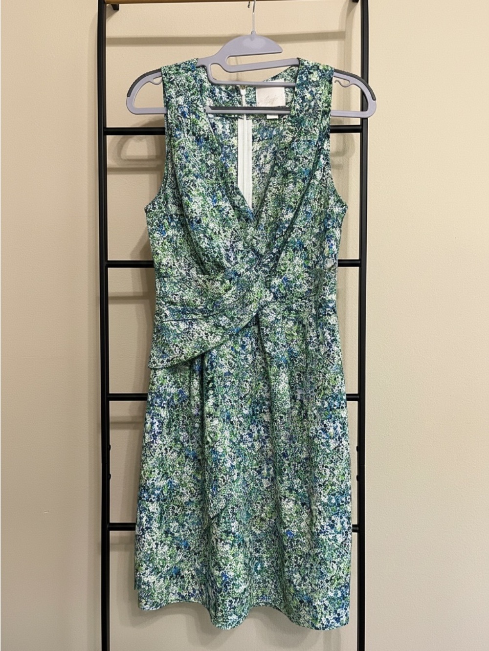 McGinn Floral V-Neck Sleeveless Dress Size 6 Party Coquette Feminine Vacation